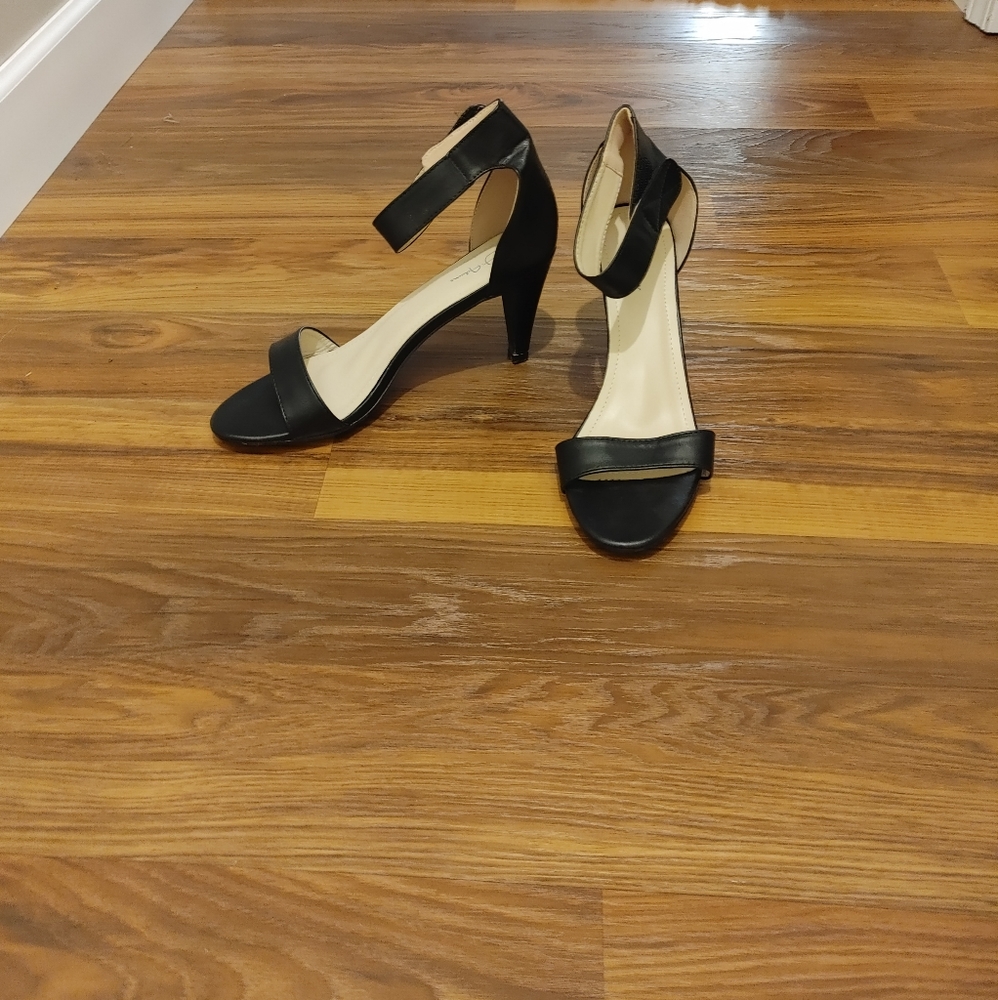 Women's black dress sandals